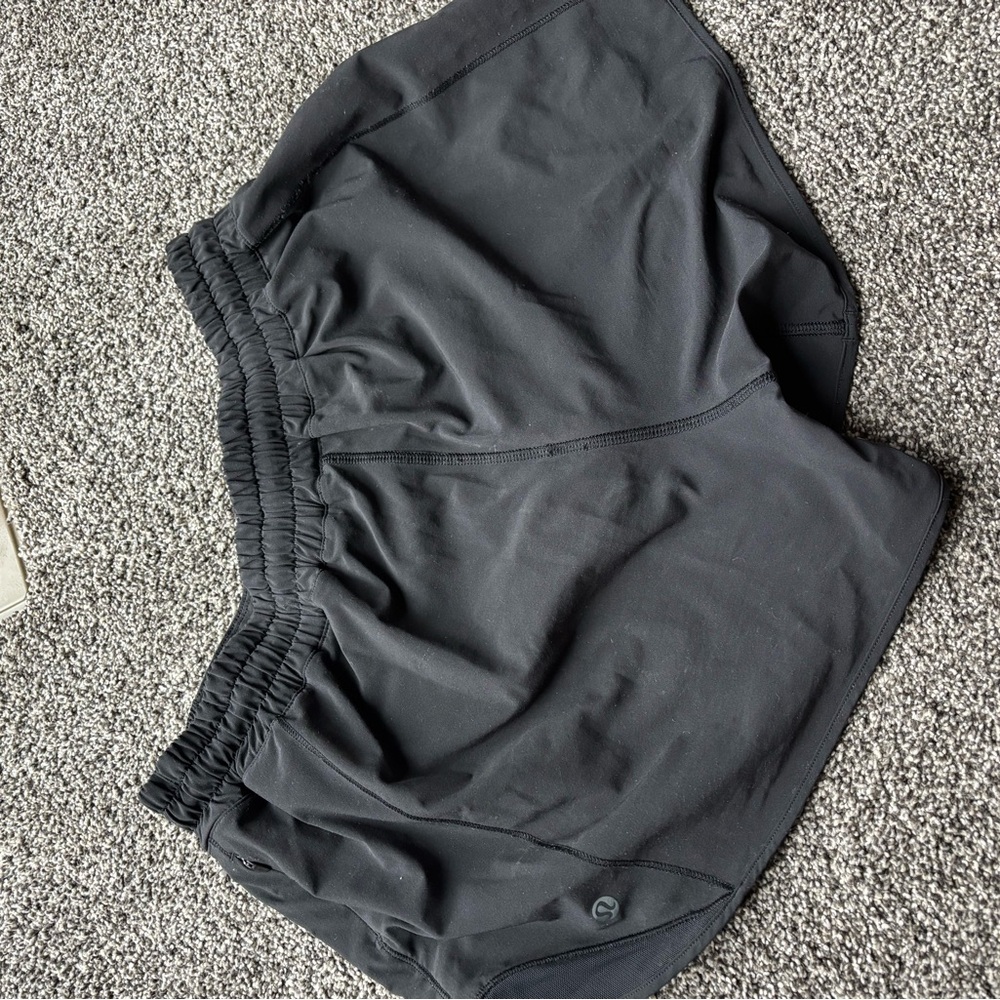 Black lululemon Hotty hot short 4” size 10